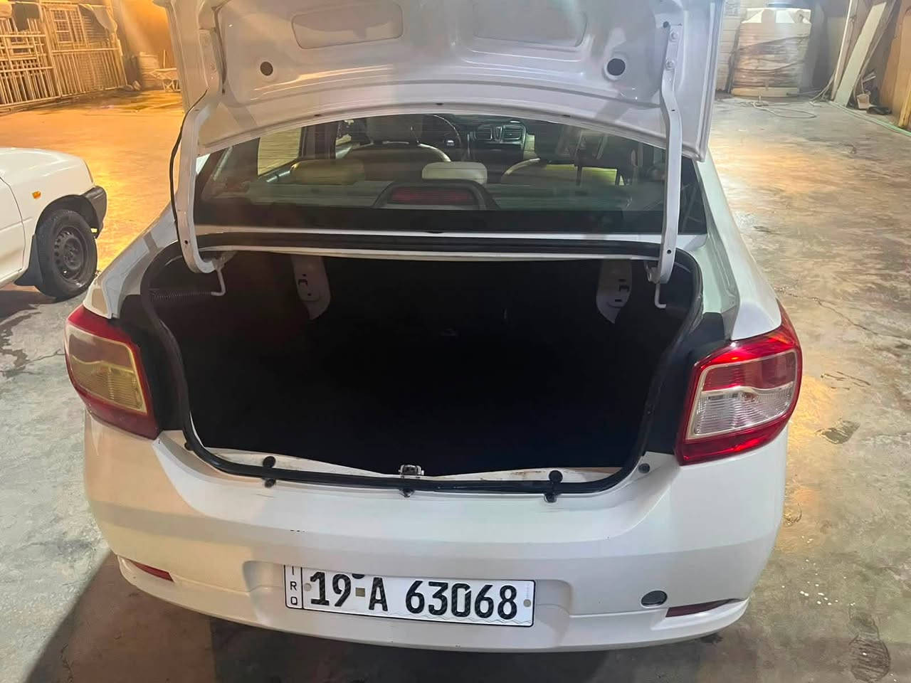 السلام عليكم 
من رخصت الادمن سيارة رينو سمبل موديل ٢٠١٧ 
رقم كربلاء بيها قطعتين تبديل و الدوسه جهت السايق عدى هذني السيارة مكفوله و التحويل ثاني يوم السعر ٦٢ ورقه وبيها مجال ***********
