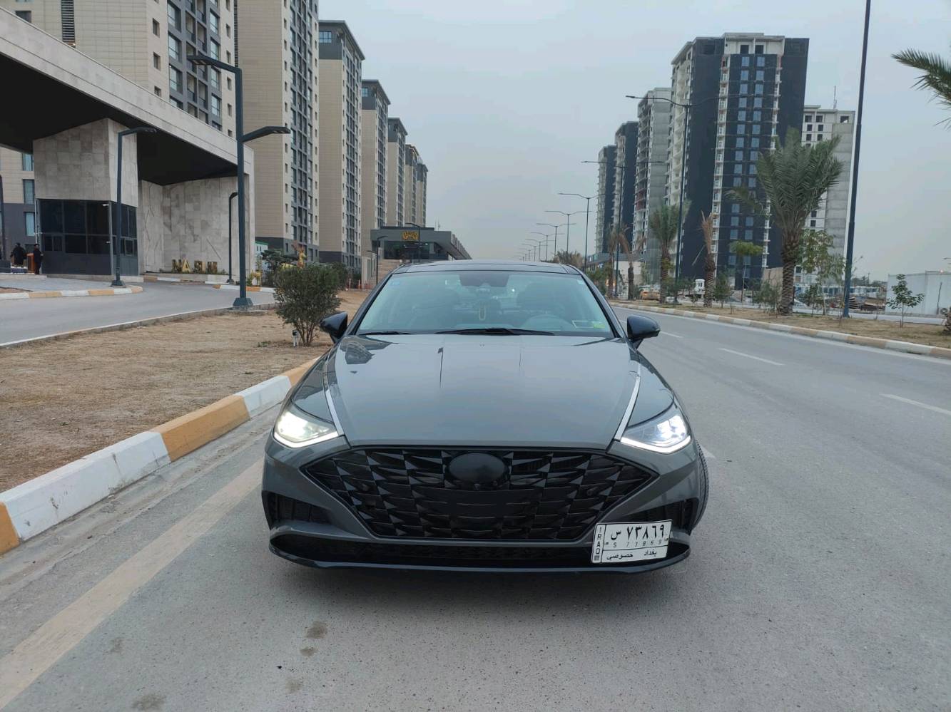 الحلوه للبيع او مراوس بيكم امريكي وفرق انطي بلمعقول 

ارخص سوناتا للمتد بهل ممشه ولون وبدون ايرباك لاتقارنه بل  SEL هاي لمتدد وحره مومعوقين

سوناتا 2022 لمتدد LIMITED اعله فئة Vib  ع ايدي اني استوردته من 22 
ماشيه 52 الف كيلو حقيقي
ضرره طخات بدون دواخل ولا ايرباك  وموجود سونار بلمنشور وصور الضرر لون سمنتي مميز 🩶
رقم بغداد حره بسمي 
خمس وضعيات قياده ✈️
موصفات مزوعه الاخير 
-----------
بصمات + داتاشو ع زجاج امامي + بانوراما + 5 كامرات + رادار جانبي امامي مانع تصادم + حساسات + شاحن لاسلكي + شفتات ستيرن + شاشه كبيره + كشنات جلد كهرباء + كير لمس + ركن وتحريك سياره بلبصمه. بعد بيه هواي موصفات 

سياره بدون اي نقص جاهزه والحمدالله شرط تحويل مكاني بغداد حي الجهاد او العامريه 

سعر 160 ومجاله كلش بسيط والله يشهد صايره عليه فوك ال 225 لان ع ايدي الاستفسار اتصال ع الرقم *********** رائد او واتساب *********** عبدالعزيز