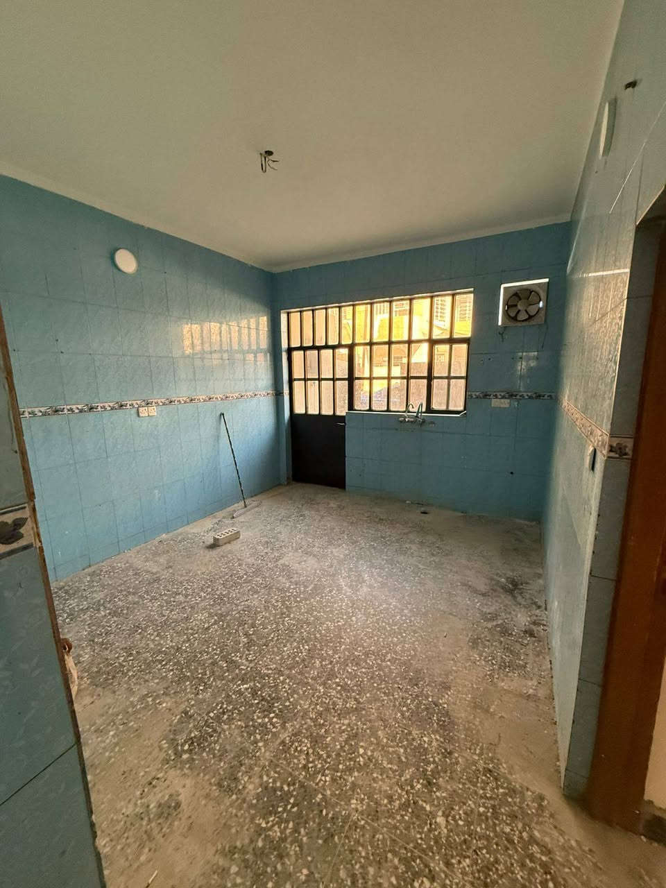 دار زراعي سند٢٥ للبيع ١٠٨متر جبهه ٩م ونص طرمه وصاله ومطبخ غرفة نوم الاول ٣غرف نوم وخدمات قرب جامع الحجيه مقابل شرطة صليخ السعر ٢٧٠مليون للمزيد*********** مكتب أكد للعقار ابو عمر الحياني
