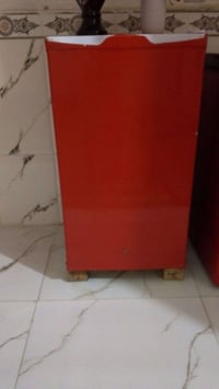 ثلاجة صغيرة • نظيفه • بدون تصليح