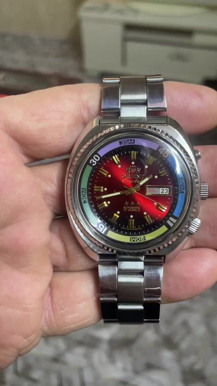 أورينت أوتماتيك سويسري فنتج أنتاج 1979  القطر-44 إلى 45 ملم الساعه مخزنه بالعلبه فقط         نسبة النظافه ‎%‎99 
أستعمال قليل جداً
منفذ للتاريخ اليومي والشهري 
الوقت مضبوط جداً جداً
السعر 160 ألف
للمهتم خاص ***********
المكان كركوك يوجد توصيل
