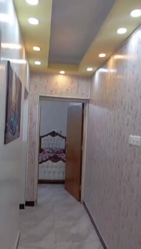 يا الله سلام عليكم العنوان الزعفرانية شقه للبيع بمجمع سكني سعيده طابق ثالث الشقة جديده بمعنى الكلمه تحتوي على صالة +مطبخ +غرفتين نوم +خدمات مع سطح معزول بل أمكان بناء شقه 
اضافيه 
نوع العقار طابو صرف سند بأسمي تحويل مباشر 
السعر 66 بيها مجال بسيط رقم الهاتف ***********
