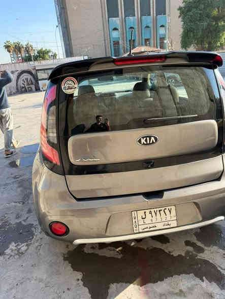 السلام عليكم كيا صول 2017 فول 1/1 بصمة بنوراما رادار تحديد مسار كشن تدفئة وتبريد الكشنات الامامية كهرباء السيارة حادثها حلو 
السعر 130$ وبيها مجال 
ملاحضة بيها هاي الطخة الي بالباب
***********
مكان السيارة بغداد الكرادة قرب جامعة الاسراء

