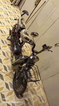 عندي دراجه شحن مستعمله للبيع نقوصات هيه شااشه وبطاريات وبريك امامي ويد...