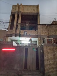 بيت مساحه 72 في مدينه الصدر قطاع 49 خلف الجامع يحتوي على 4غرف نوم الاس...