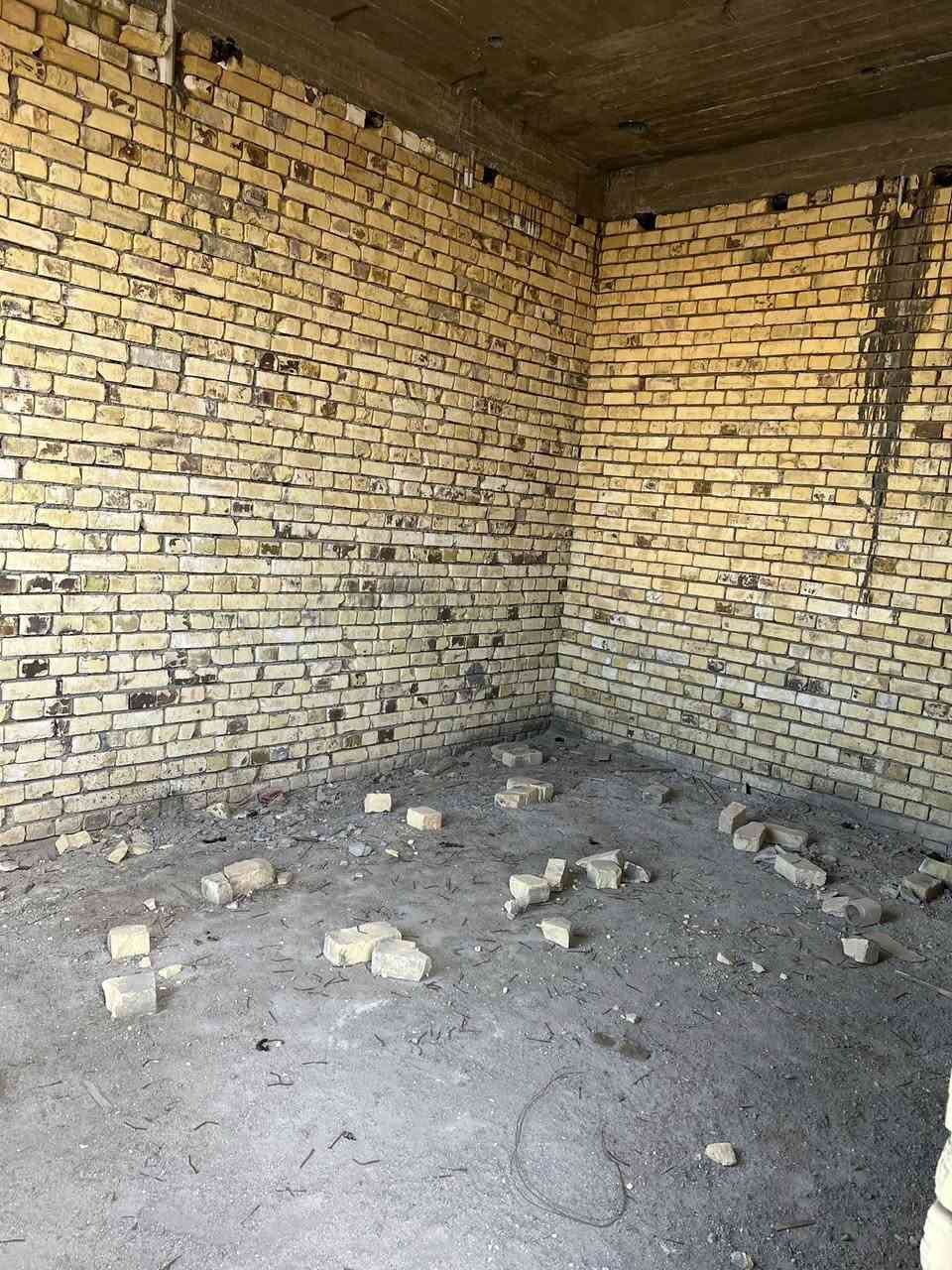 دار هيكل في حي الكرامة قرب المدارس الصينية يبعد عن الشارع العام 10 متر عن التبليط المساحة 100 متر ركن وجهين السعر 82 مع المجال 
للاستفسار الاتصال على الرقم 
***********
