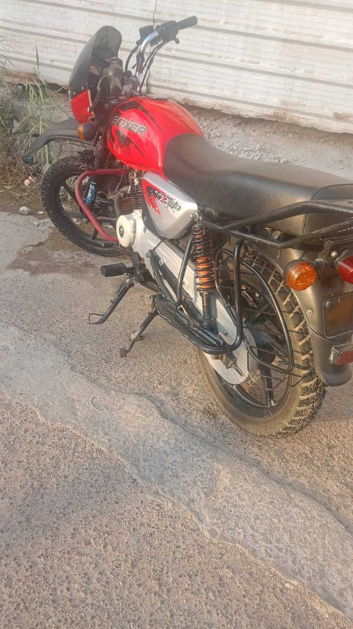 سلام عليكم بوكسر جبلي مديل 21 🥹
دراجة فول نضافه 🤝
محرك كير كفالة..  شاصي كفالة.. 
دراجة قبل ساعه مجفته تجفيت بي ضمان.. بعدها عل سحك كل نقص ما بيها 🌹
تايرات جدد.. ✅  دبلات بل جيس.. 🚀
كلجات جدد..  عداد نمر.. 💕  عداد بانزين..  سكن..  لايات زنون..  دراجة نضيفة شاهد الله جيب فيتر وتعال (ملاحضة)   بيها بس تكطيعه بصيطة سعرها (850)  قفل اخوان بدون احراج صارف عليها هواي شاهد الله ونشاء الله سعرها مو غالي سعر ايرانية وبل خير عل ياخذه..  رقمي.. ***********
