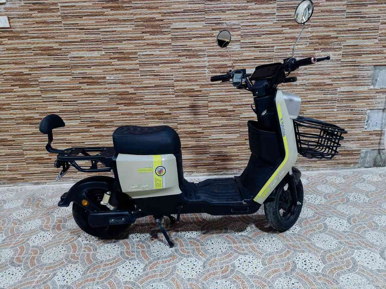 السلام عليكم
دراجة شحن R7 موديل 2024
الدراجة نضيفه كلش وستوه بدلنه الها بطاريات قبل اسبوع وينلي ٣٢ امبير 
المواصفات : 
1-رجوع بگ 
2-٤ سرع سرعتها 99
3-تمشيك مسافة 50 km
4-هورن 
5-بلوتوث +ام بي ثري
6- بقية المواصفات المعروفه
الدراجة كلش نضيفه وما بيها اي عطل
إلي يريد سعرها يراسلني خاص
المكان البصرة / ام قصر

المراسلة واتساب خاص 
الرقم 
***********
