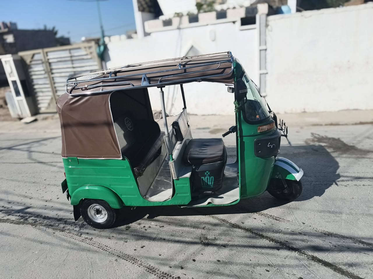 سلام عليكم  تكتك موديل ٢٠شعر ١٢تكتك مكفولة  رقم كربلاء بسمي تكتك مجنبزة  دوشمة كاعيات سيباية بوري  تكتك مكينة مكفولة تنقيص تبخير تكتك كاعدة خير من اللة مكان ديالى خان ***********
