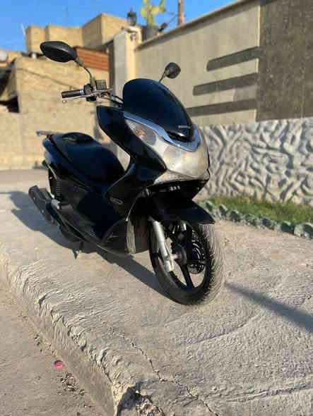 السـلام عليـكم
دراجه بي سي اكس ياباني
محرك 125 موصفات 150 شوته جبيره
ماشيه 20 الف حساس زدحام 
ســتاان كهربـائي منفس + مكاتبه 
السعر  1500 وبيـها مــجاال بسيط
العنوان بغداد مدينه الصدر 
للا ستفسار : ***********
