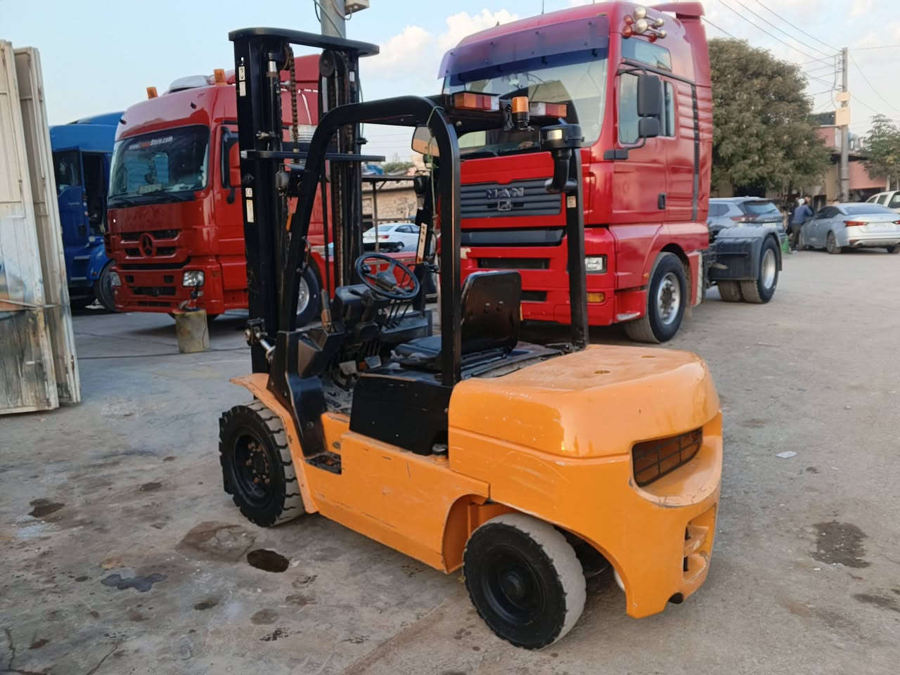 سلام عليكم
للبيع رافيعة HC موديل 2012

محرك كير ازورةياباني 

3طن 3حركة محرك كير بشرط 

اوراق كامل منفيست كاتي سليمانية

سعر 65شوية مجال 

عنوان كلار ***********
