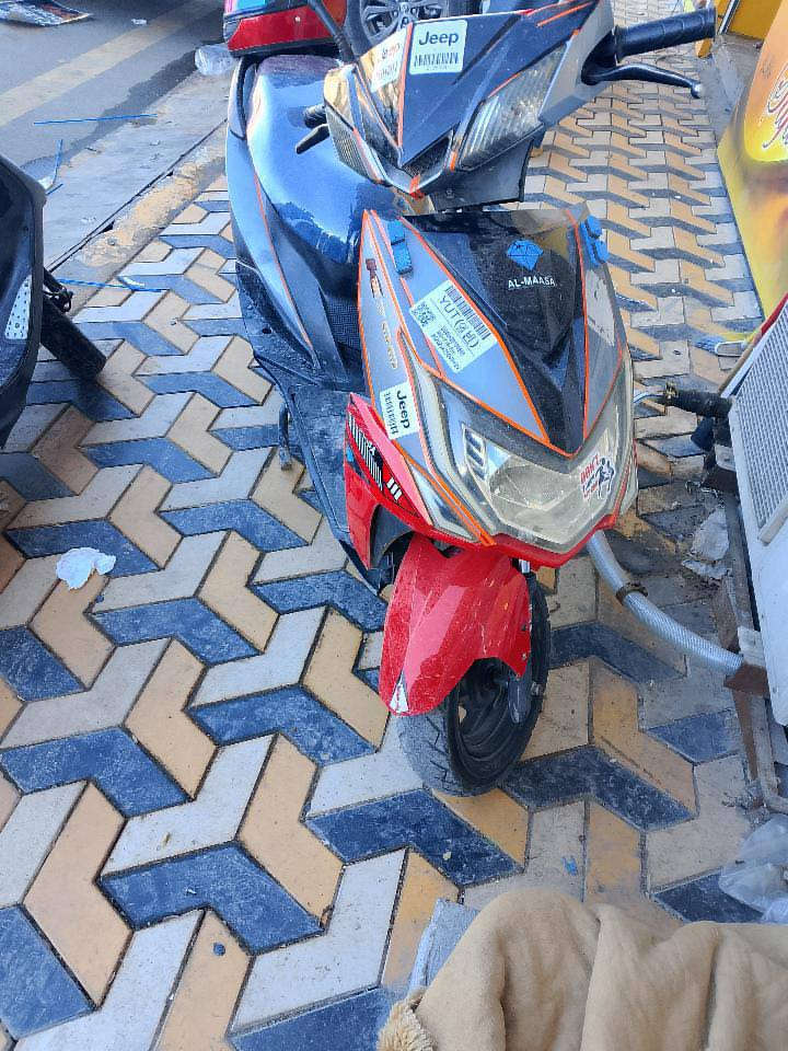 سلام عليكم موطور سكنس شحن للبيع بطاريات جدد كهربايات كله شغاله سعر اتصل ***********
