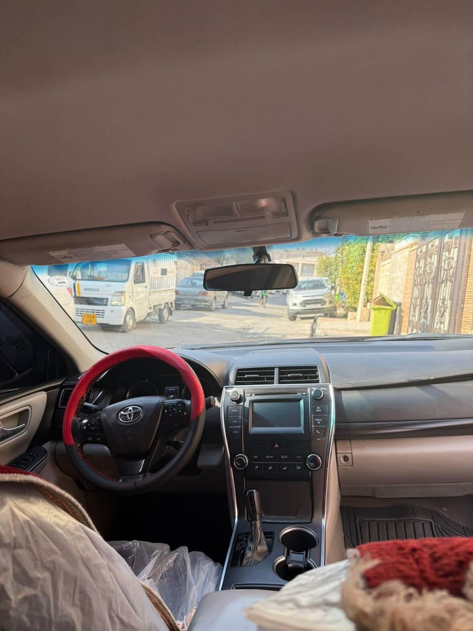 کامیری 2017 LE
• تایبەتمەندییەکان: ماشاءالله سەیارەیەکی زۆر خاوێنە و ماندوو نەکراوە.
• بۆیاخ و سەبەغ: وەک سبوخی تەنها بۆنیتی سبوخە، تۆزێکیش شانسی گرتووە لای سەکنی
• تێبینی: هەندێک تەعدیلیشی هەیە.
نرخ:١٤٥

• ژمارە: [9689 452 0750] أربيل, العراق
