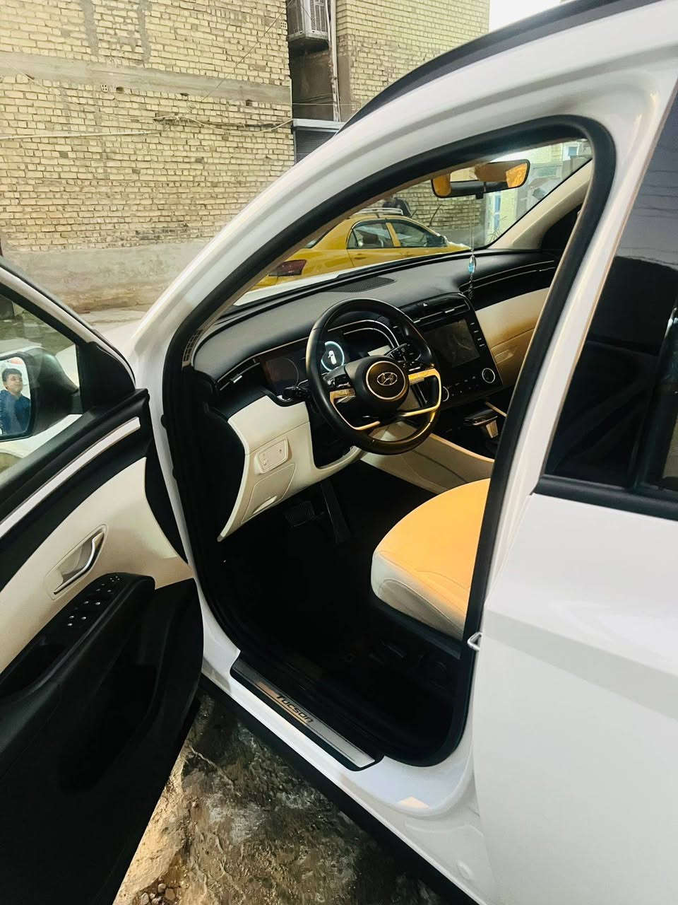 بصمه
شاشة 
حساس امامي خلفي 
لد مانع انزلاق 
٣ انظمة قياده 
ترحيب 
تشغيل عن بعد 
مكينة ٢٠٠٠ دوش 
شاشة ديجتل 
قطعتين تبريد 
سبيرها منازل 

السيارة لا صبغ ولا بارد
موديل 24
مكان السياره بغداد 
السعر 22 
الاستفسار رقم ***********
