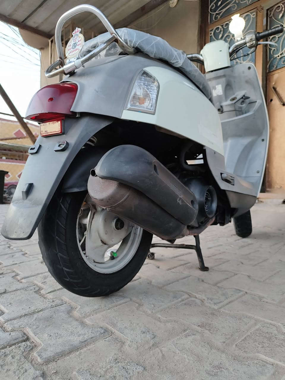 سسلامم علليككمم 🤚🏻
للبيع دراجه بوليس كابريتر حليبي داخل رصاصي👍🏻📿
كفاله عامه فول نضافه صار اقل شهر من طلعته من المعرض 
دراجة شلعه كهربائياته شغاله كله دراجه ما متعوبه كلش كابريتر
نضيفه بلك جديد دراجه خير من الله جيب فيتر وفحص مكان كربلاء حي العامل سعر 1150بيه مجال *********** 🤚🏻🍀
