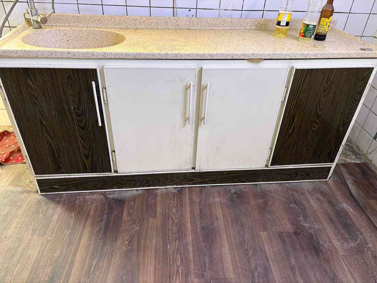 بيع كاونتر وملحق وسنك  مكان بغداد حي الجامعه 
السعر ٤٠٠ الف بي مجال  
هاتف :   ***********
