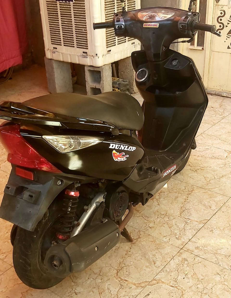 للبيع ماكس GTRثعلب سرعة ١٤٠ مكينة مكفولة من التنقيص والتبخير والنضوح كلجات نظيفة شغالة سلف وهندر كهربائيات شغالة لايت عالي ناصي إشارة دبل إشارة كلة شغال كفرات نظافة فول شرط الشلعة والمعدل.. السعر ٤٥٠ هاتف *********** بغداد الحسينية الراشدية
