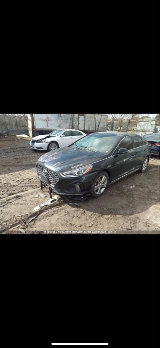 سوناتا سبورت فول  
الموديل : 2018
اللوحة : رقم اربيل 
السعر المطلوب : 127 ورقة مع المجال البسيط
نوع الحادث : صبغ جاملغ ايمن خلفي و باب ايسر خلفي و باب السائق مبدل فقط حادث خفيف 
اللون : اسود 
_____________________________
الــمــواصــفـــات :-
1 - محرك 4 سلندر 2400 
2 - كشنات جلد اسود (اصل)
3 - كاميرا دوار ستيرن
4 - شاشة كبيرة للتحكم في ايعازات السيارة
5 - رادار تحديد مسار 
7 - ايرباك 
8 - منافذ USB امامي خلفي
9 - سستم صوت متكامل
10 - تحكم ستيرن جهتين
11 - نظام ABS مانع انزلاق
12- رادار جانبي
13- تشغيل بصمة + ابواب 
14- اشاير بالمري
15- شاحن وايرلس
17- شفتات 
16-كشن سائق كهرباء
18 - وباقي المواصفات الفول 
19- ستيرن سبورت D
20- دبل اكزوز 
21- كيجات كيلو متر 
22- فتحه سقف
وارد كندي 
اتصال : *********** النجف, العراق
