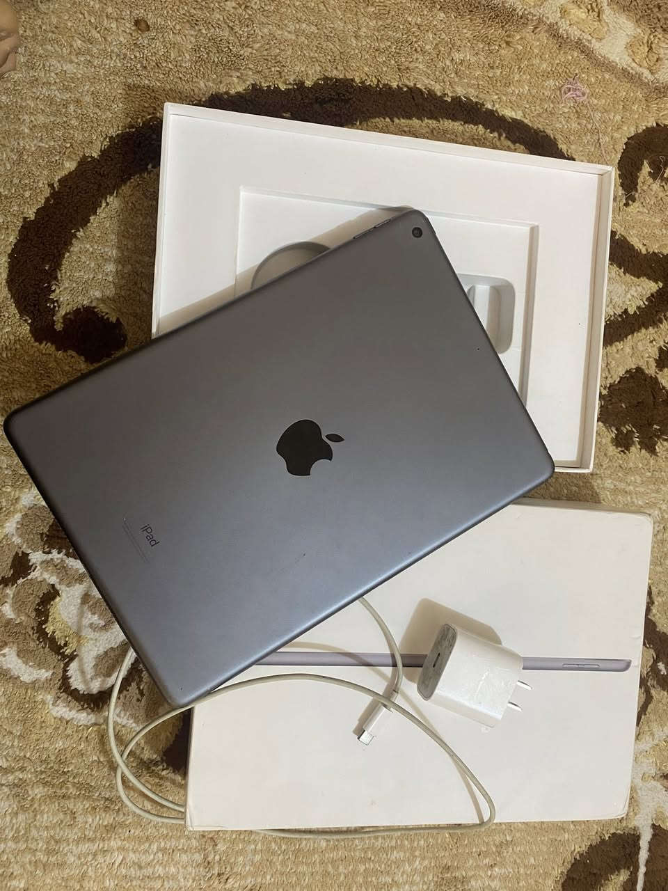 السلام عليكم من رخصة الادمن 🤎.
ايباد ٩ 
ذاكرة ٦٤ 
ما مفتوح ابد غراضه كامله شرط الاصليات 
نموذج m 
استخدام غرض الدراسة فقط
 هاي الفطور بالزكة مالته 
نضافة ١٠٠٪؜ تشوف بعينك 
شاشة ٣ خيارات الاصلية 
قطعة كلش نضيفة شرط الفحص 
مكاني حرية نجف الاشرف 
السعر ٣٢٠ بي مجال 
اتصال واتساب ***********
او ماسنجر مفتوح ايضا 
بيكم خير وتددلون
