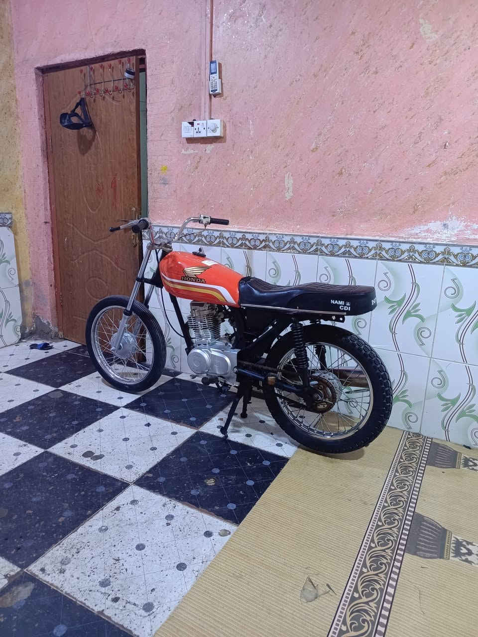 السلام عليكم دراجه للبيع نام ايراني ادوات مكاني بصره القبله سعر الدراجه 450 وبيها مجال ***********
