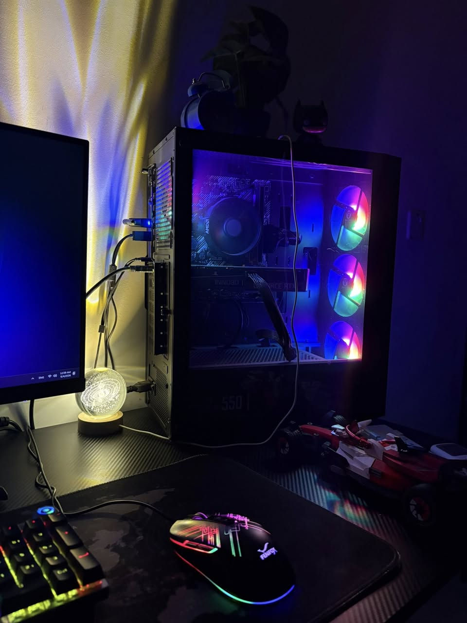 تجميعه كامله للبيع
And ryzen 5 5500 stock cooler
Ram 16
Card: GeForce rtx 360 (12gb). Gddr6
Motherboard: ASus prime b450 kll
Hard :1tb m.2
Power: sumtax 550w
Case 6x van
mag 256t 25 حجم msi شاشه
Radio ips 180hz 1ms gaming monitor
fenifox rgb كيبورد ميكانيك وماوس
هديه ميز كيمنك. مغطى كاربون فايبر. ويوبي إس
Xrocker. Rgb .كرسي كيمنك
البيع كامل بسعر 1600 مليون وستميه ألف.
مكانها بغداد ***********
