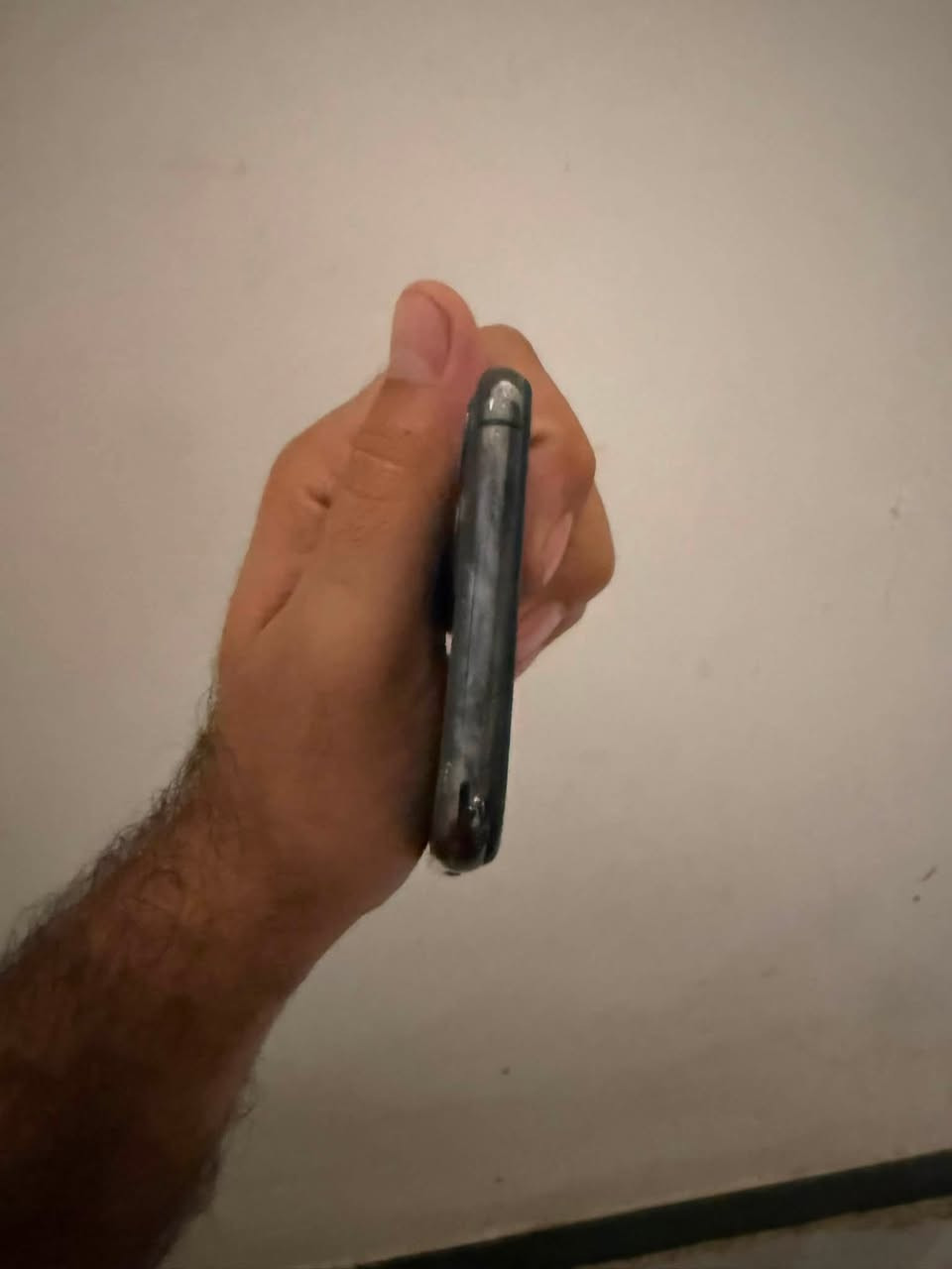 السلام عليكم ايفون ١١ برو ماكس ذاكره ٢٥٦ ضضهر مفطور وشاشه مفطوره لون زيتوني اي استفسار خاص او اتصال *********** وبي واتساب هم
