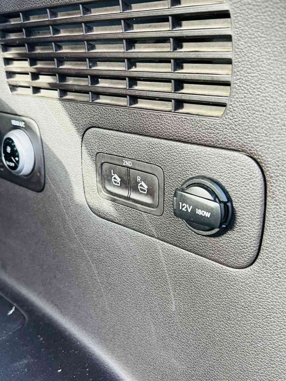 سنتافي موديل 2020 ( خـليـجـي )
الضرر  قطعتين شبر بالبنيد ومصبوغات بنيد وجاملغ
صور الضربة ببغداد موجودة بسيطة كلش
 
الرقم     :اربيل  جديد
ماشيه :115000الف  
المواصفات 
🪬فول عدى الفتحة
▪️ سنتافي 2020 ابيض خليجي 7 راكب
▪️ محرك 4 سلندر 2400
▪️حساسات أمامي خلفي
▪️لايتات زينون عالي وناصي مع حاجب LED مع كشافات دعامية زينون
▪️ كشافات دعامية اصل 
▪️ بصمة باب وبصمة تشغيل وتشغيل عن بعد 
▪️ كاميرا خلفية دوارة مع الستيرن
▪️ 7 مقاعد مخمل
▪️مرايات جانبية شفط
▪️شاحن وايرليس 
▪️ ابواب الخلفية مع بردات اصلية 
▪️ غرفة السيارة مخمل
▪️ تحكم كهربائي متكامل لمقاعد المقدمة 
▪️ شاشة دشبول كبيرة لمجموعة من الايعازات 
▪️ السيارة 7 راكب مع 3 قطع تبريد 
مكان السيارة بغداد
رقم صاحب السياره ***********
بأسمي تريد تحويل او وكالة 
السعر195 وبيهة مجال بسيط
