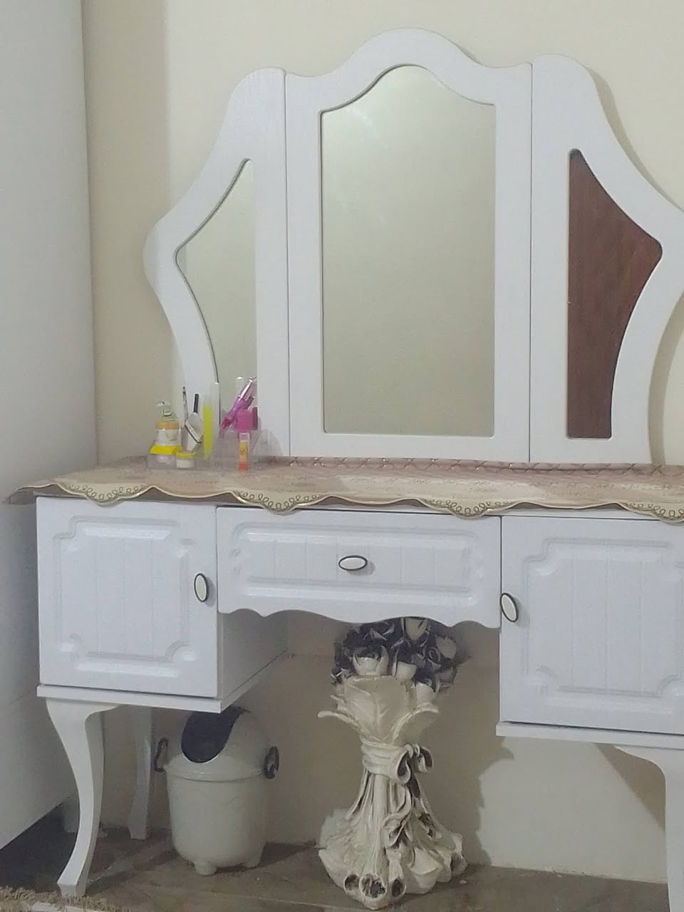 سلام عليكم غرفة نوم تركي 7قطع نظافتها أكثر من 90% السعر 800بيه مجال العنوان بابل المركز رقم الهاتف ***********
