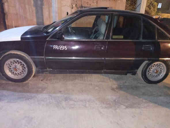 اوميكه للبيع موديل ٩٣ شرط التحويل سياره حيل حلوه السعر ٣٥ وبيها مجال ***********
