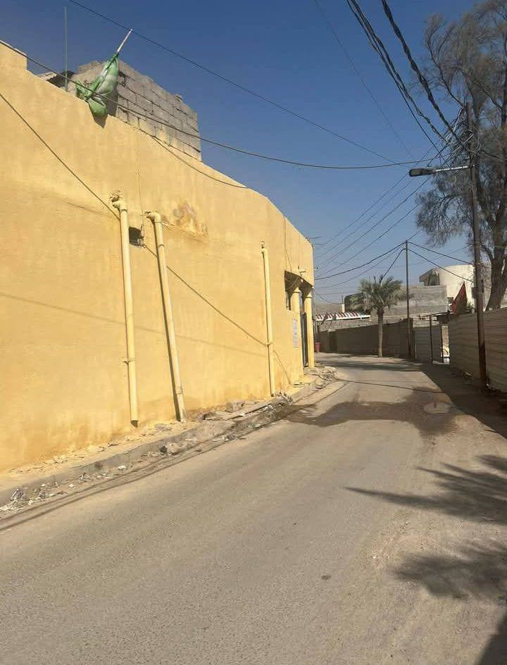 دار للبيع في قضاء ابي الخصيب طريق الصحراء قريب على الطريق الداخلي مسافة 100 متر
الدار طابو زراعي سند 25 اصولي 100% 
تفاصيل الدار : 
المساحة 175 متر ( طابقين ) 
صحيات خارجية وداخلية 
استقبال وصالة وغرفتين بالطابقة الاول 
غرفة وصحيات بالطابق الثاني السعر 80 وبي مجال قليل للاستفسار ***********
