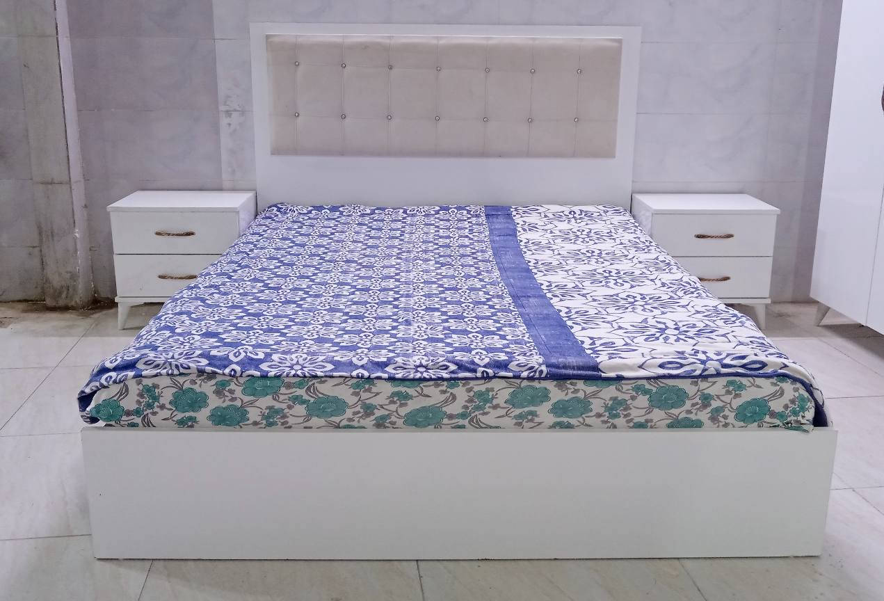 نوستن 5 پارچە
کانتۆری 6 تاک
قیاسی 2م 40  پانە
50قوڵە 
2م 15 سانتیم بەرزە
سیسەمی 2نەفەری
دۆشەک
دووکۆمەدی
ئاوێنەی باڵا
نرخی 260 هه زار
***********
سلێمانی السليمانية, العراق
