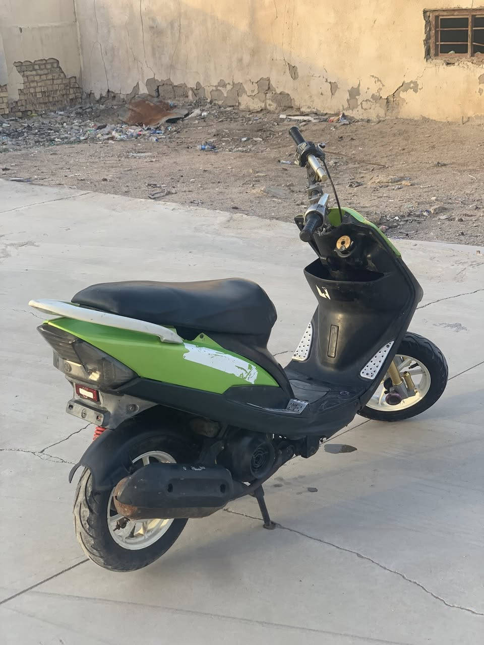 سلام عليكم دراجه ماكس عدله للبيع بوشه بلاديه ٤٩ دراجه حلوه ومال جناي يعني من اشتريتهه من الوكيل عندي هيه جانن بيهه كفرات لون رصاصي بلاديات بس بعتهن بكان الدرجه بصره معقل سعر ٧٠٠وبيه مجال رقم موبايل ***********
