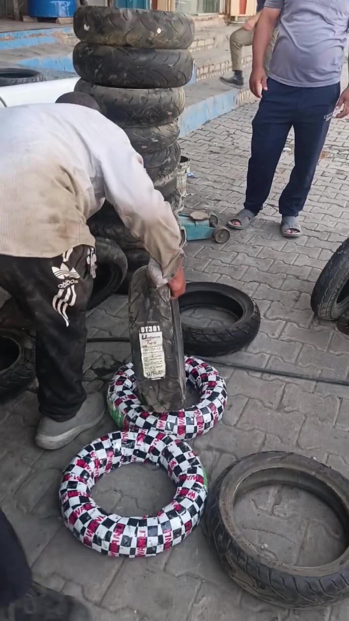 السلام عليكم تايرات الحاويه ديوانية حي العصري مقابيل عامر ابو البطاريات رقم للاستفسار رقم الهاتف ***********
