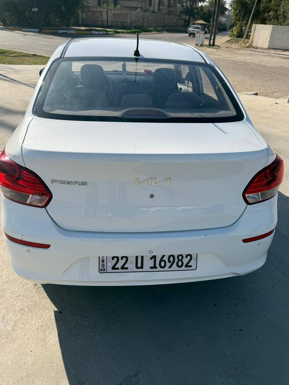 سلام عليكم كيا بيكاس موديل 23 السياره مكفوله من التبديل والصبغ والبارد عدا رصعه باب السايق موضحه بل منشور  رقم اربيل تحويل شوكت ميعجبك 
ماشيه 28 الف السياره مال بيت مكينه 1400 دبل نورل 
مواصفاتها معروفه 
شاشه 
حساسات خلفيه 
كامره دواره 
اشاير بل مري 
السعر 117 وبيها مجال 
مكاني بغداد الكاظميه 
رقم الهاتف ***********
