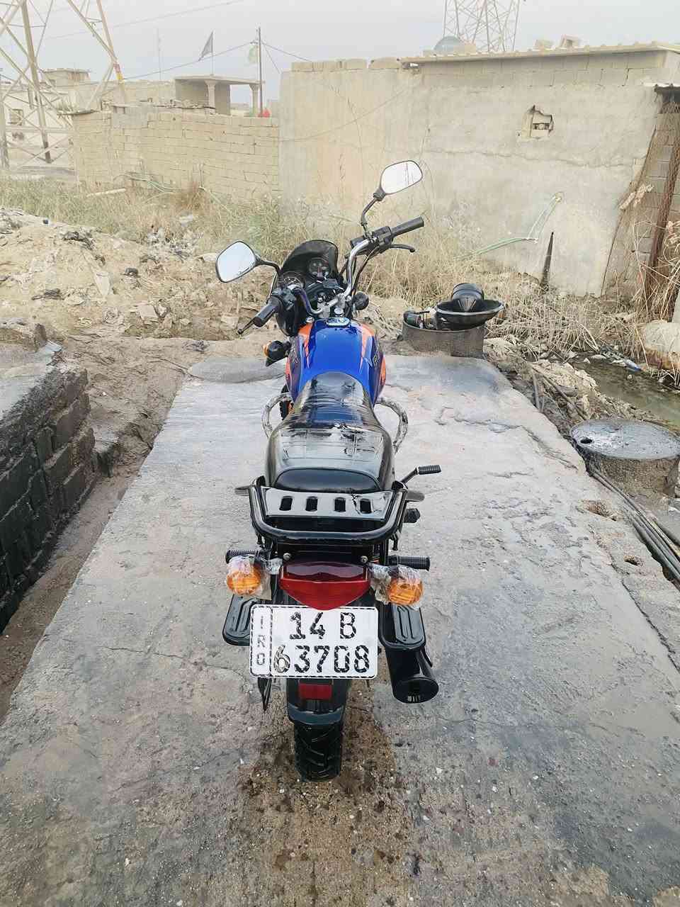 سلام عليكم بوكسر للبيع مديل 23سنويه دراجه محرك واكف مادري شنو بيه تجي تشوف شفتهه فادتك اخذه ما فادتك هلا بيك انه ماعرفله نضافته حلوه سعر واحد 900 بيهه مجال قليل متواجد بس واتساب ***********
