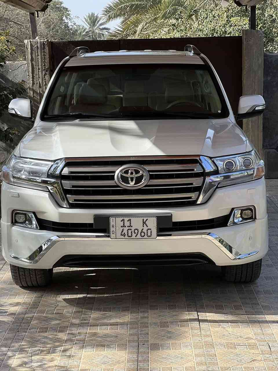 السلام عليكم لبيع لاندكروزر 2016
وتراهم مروس سعر 440وبيه شي بسيط 
كفاله. عامه من صبغ وتبديل بريم اصل 
فول موصفات رقم بغداد بسمي سياره جديده 
ماشي 120اصل عل فحص جاهز تخم تاير كله جديد 
مكان بابل حله رقم ***********
