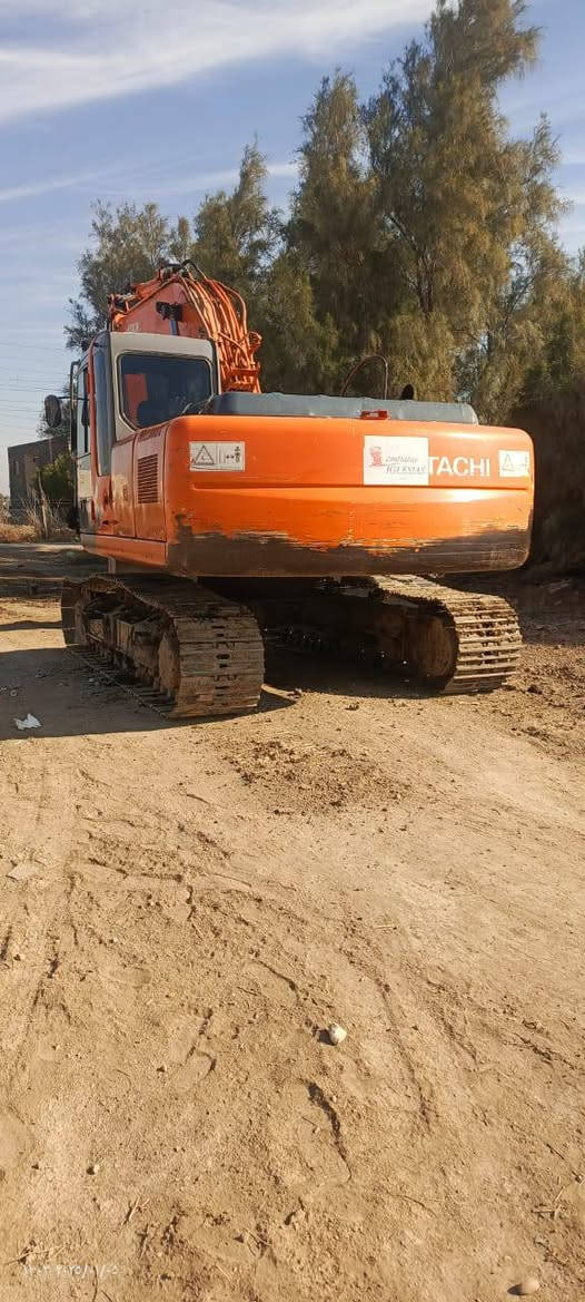 حفاره زت موديل ٢٠٠٥ للبيع مكان بغداد مكلف بل نشر للاستفسار على رقم ***********
