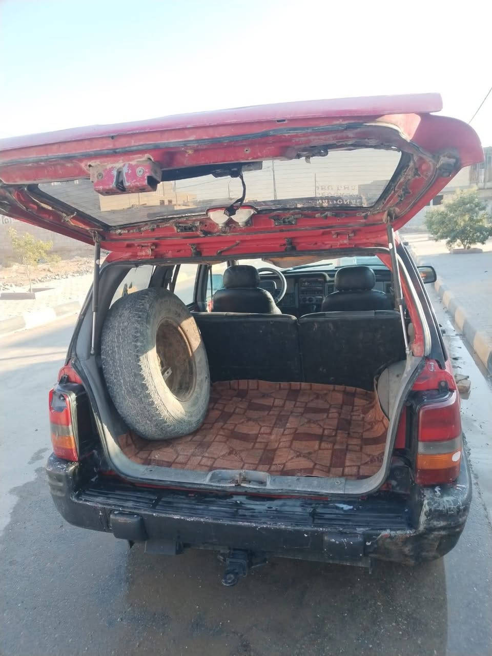 جيب كراند ٩٣ سنويه ٢٩ نواقص بطاين وفلنجات يتبدلن ***********
