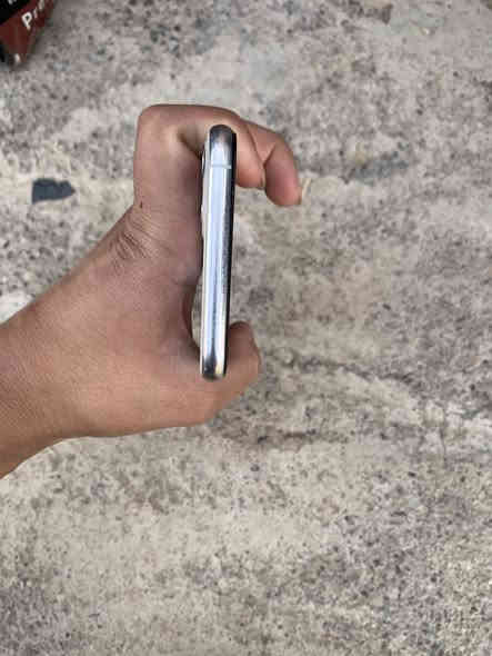 ايفون 11 برو ماكس للبيع 

ذاكرة. 256.  تك سيم SIM

بطارية 100 مستبدلة 🔋

نموذج M  نظافة الجهاز 99%

فيس ايدي واكف ❌

بي طبع خفيف تجي تجيك وضمان 
يوم كامل يذه بي خلل يرجع وتحياتي للجميع 

سعرو. 300. الف بي مجال حك جيتك 

تواصل خاص أو اتصال ***********
