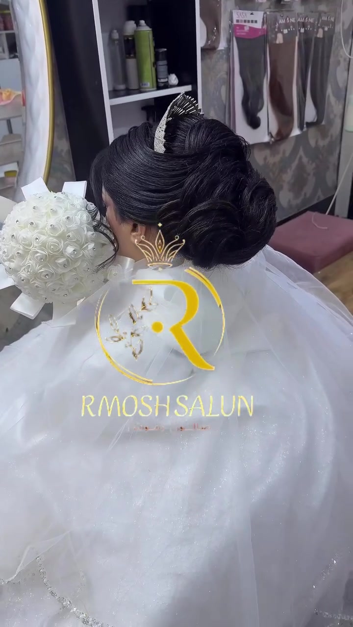 حنة مع عرس (250) مع عدسات ورموش واضافر وباودر جسم  الشغل حسب الطلب ♥️🩵***********
— في ‏المحمودية/حي ١٧‏.
