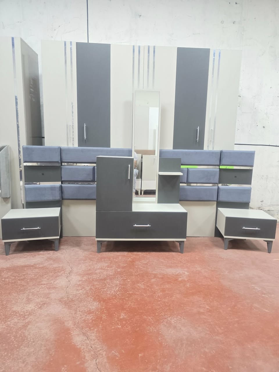 💎🔥 غرفة تركي مستخدم – 6 قطع كاملة 💎
💯 نظافة 100% |  نظام أبواب مرتبه 
💸 السعر: 525 قفل
🪛 شد مجاني + 🚚 نقل مجاني للحجز اخذ سكرين وتفضل واتس اب *********** تتوفر انواع الغرف
