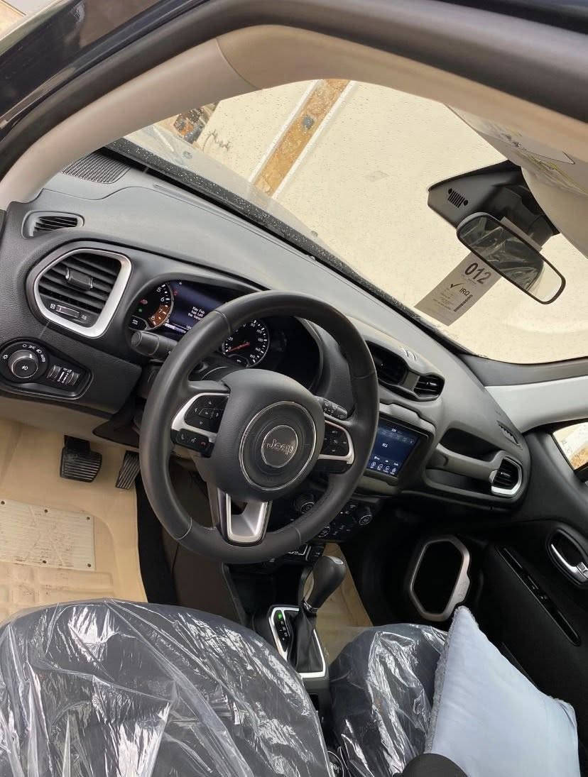 السلام عليكم ..
للبيع جيب رنجيد موديل 2021
رقم ميسان حره بأسمي 
مكينة : 2400 اقتصاديه فول  
المسافة المقطوعة : 50
السيارة نظيفه حيل كير مكينة كهربائيات كلها بشرط 
المواصفات : بصمة ، تشغيل عن بعد ، بصمة ابواب ،شاشة تدعم كار بلي ،شاشة اعطال ،تحكم ستيرن ،حساسات ،سايد بريك بصمة ..

السعر : 130 وبيها مجال 
مكان السيارة : ميسان 
للاستفسار الاتصال على الرقم
***********
