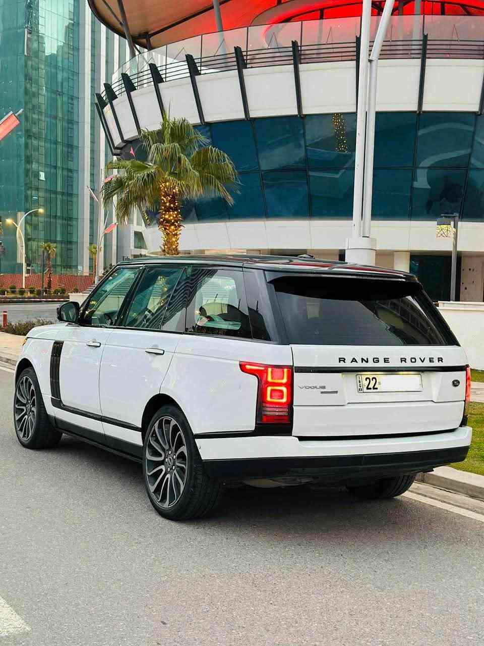 Range Rover vogue 2014
سفری شەریکەی سەردار  زەمانە و فول مواسەفاتە سەنەوی تازەیە بەناوخۆمە  دوو دەرگای بۆیاخە لەسەر شوخت بەشەرت بێ ناو گرتن  
***********
238 مجال السليمانية, العراق
