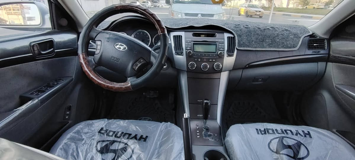 سلام عليكم سوناتا للبيع موديل 2009 وارد امريكي محرك 2.4 السيارة فول كشن كهرباء فتحة سقف داخل صاج تخم تاير جديد تبريد ثلج  رقم بغداد بسمي سنوية 27 بيها صبغ ربع الجاملغ والباب مبدل سونار موجود محرك وكير جدد شادهن سعرها 130 وبيها مجال مكاني كربلاء طويريج ***********
