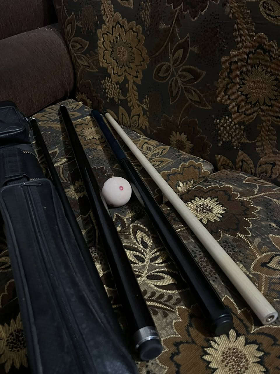 كيوب بليارد شركة becue مستخدم قليل جبته قبل فترة مستلزمات كاملة جنطة وصول احتاجيت واريد ابيعه كيوب كسرة وجامب وجوكات كامل 300 الشراي يدخل خاص ويتدلل مكاني الجادرية تواصل***********
