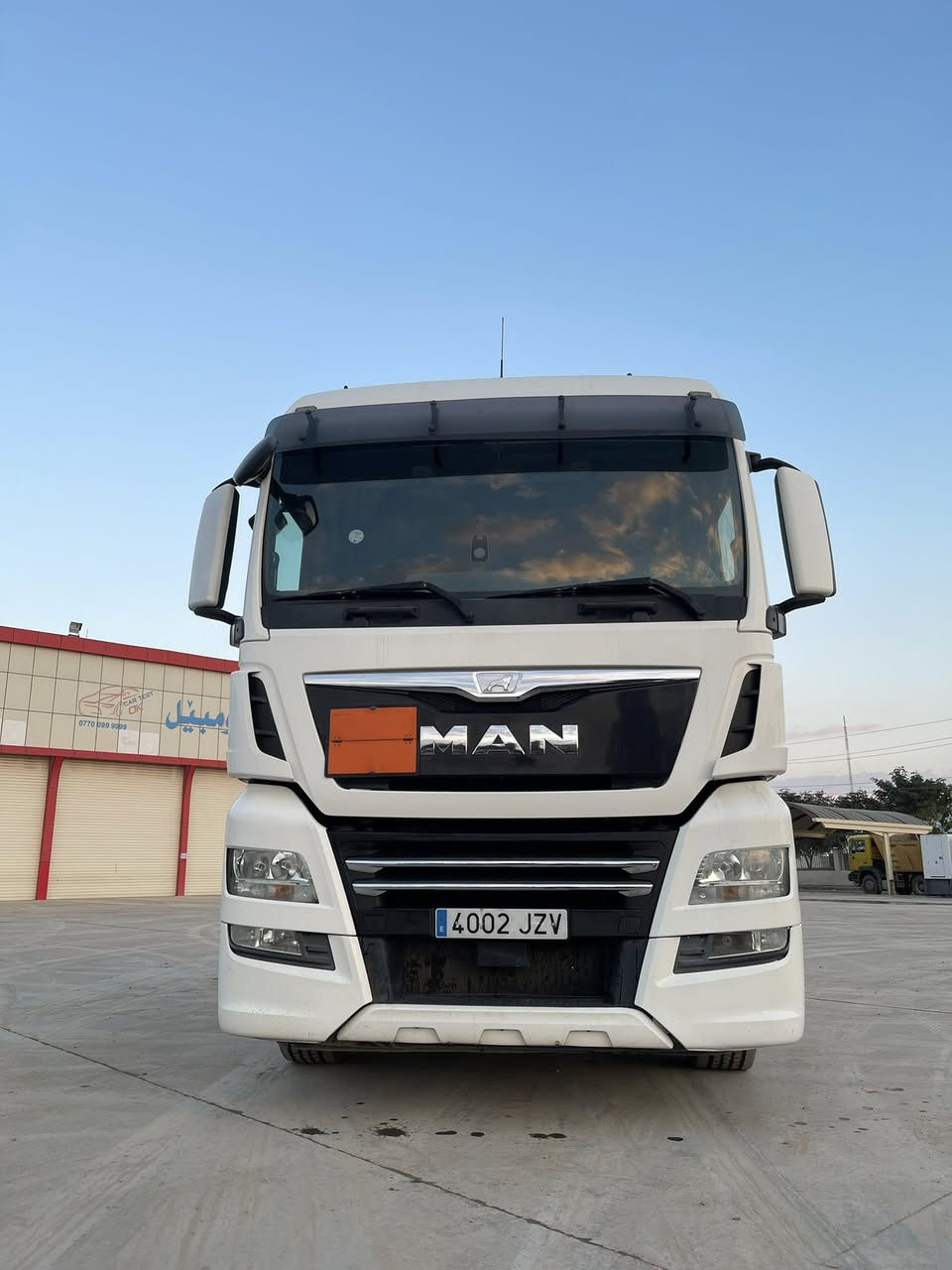 MAN 2017-440
مۆدێل ٢٠١٧ حجم ٤٤٠ دەبڵ سۆپەڕ
گێڕ مان ڕیتایدەر
کامل مواسەفات دەبڵ تانکی 
بە ڕۆیشتن هاتووە
جاهزە هیچ مەسرەفی نیە
***********
***********
