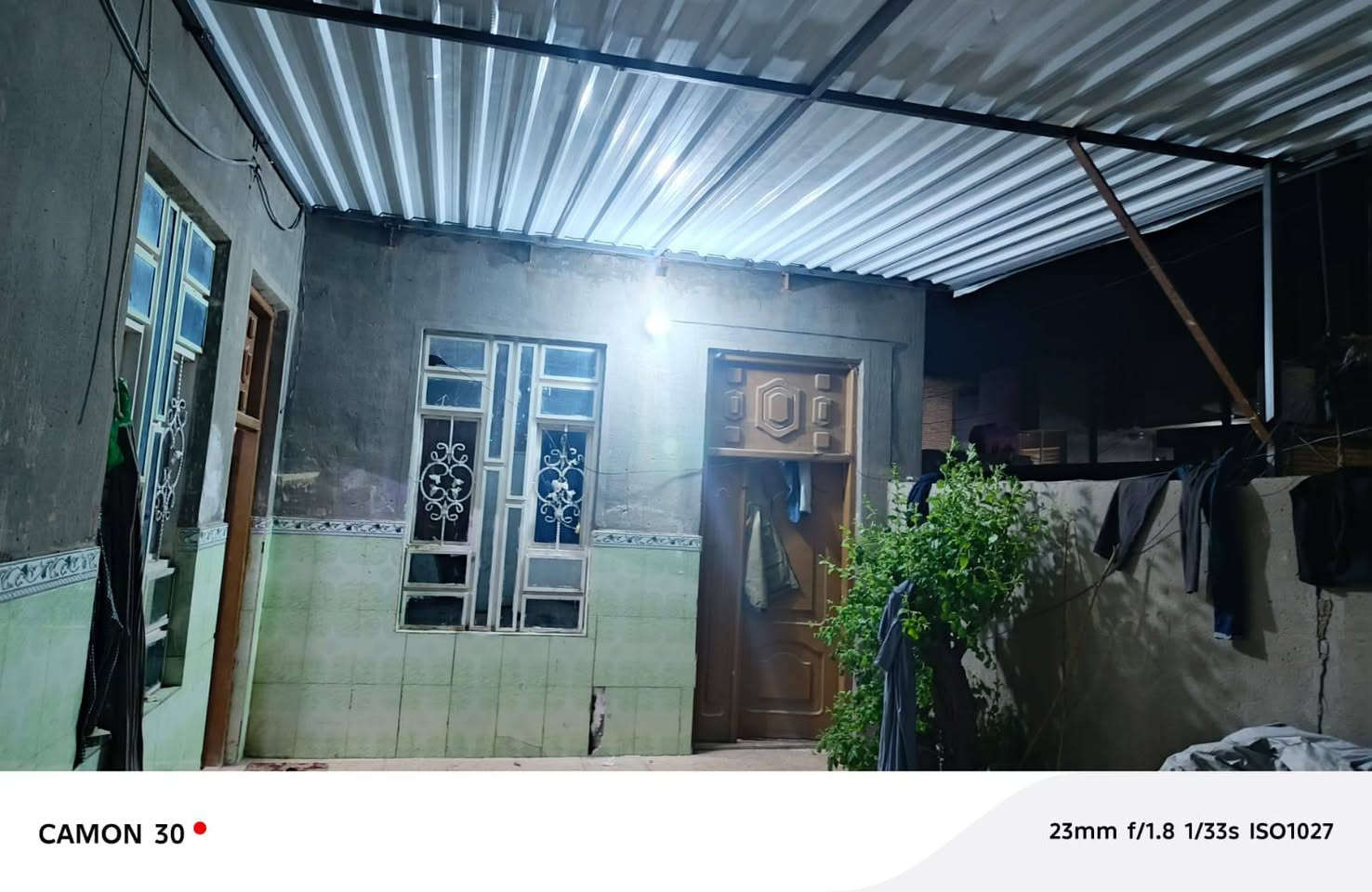 بيت للبيع حي الشهداء اقرب نقطه داله مدرسه الشهيد حميد كاظم علوان مساحه البيت 110 يباع على المبادره عندك استماره ابيعك يتكون من غرفتين نوم وبراني وهول  وساحه كراج سياره بيت بنيان 2014 غرفتين فوق ما مسقوفات السعر 90 بمجال شراي اتصل ***********
مقدمه 15
