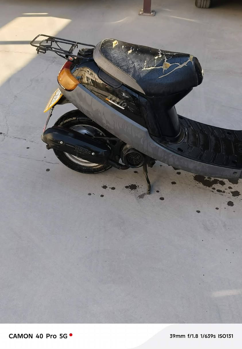 سلام عليكم دراجه بطه موديل 2003  للبيع مكينه ما مفتوحه ما بيه اي نقص كربهائيه كلهه شغاله السعر 450 بيه مجال مكان كربلاء حي الغدير قرب السوك الرقم للستفسار ***********
