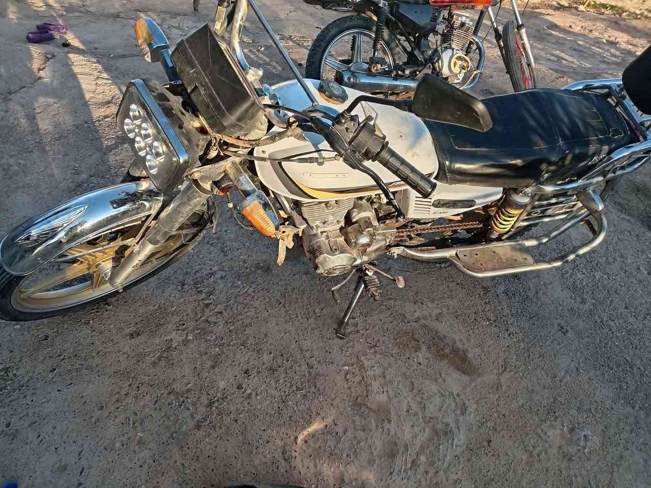 ماطور خمسه كير محرك نضيف كهربائيات شغاله سلف شغال وياله انضاف السعر 325وبيه مجال مكاني الحويجه داخل لتصال ***********
