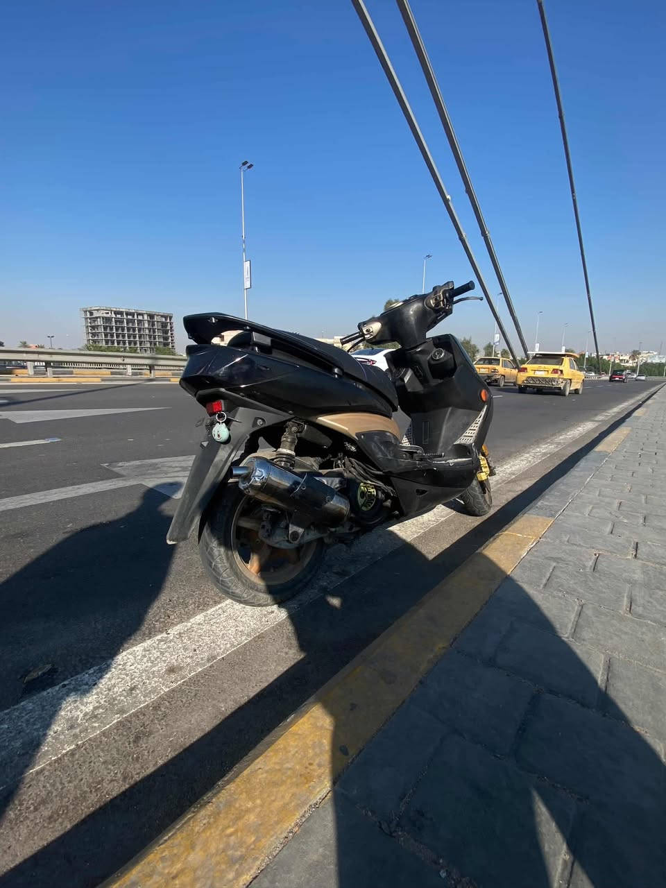 -سلام عليكم-
سكنس فحل نوزل خطين دراجه مكينه بلاد جيب فيتر وفحص و برغي ما مفتوح بيه .صدر رياضي وفج رياضي شركة brembo   دبلات خلفي رياضي كلها اصليات بلادي ويه الدراجه  +الدراجه مكفوله كهربائيات شغاله كلها  +كشن رياضي والدراجه خير من الله ممستخدمه هواي حك روحه ورجعه للدوام وفول مداراه يعني تاخذها جاهزه مجهزه 
+ بيها الاوراق حته تاريخ الشراء مكتوب مصار ٤ اشهر من منزلها من الرمبه وكلشي بيها نازل وياها يعني ممغير بيها شي واحد 

السعر  مليون و ميه وخمسين وبيها مجال حك الجيه
رقمي : *********** بس الشراي يتصل +واتساب مفتوح
